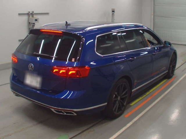 VOLKSWAGEN PASSAT VARIANT 2022