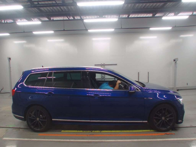 VOLKSWAGEN PASSAT VARIANT 2022