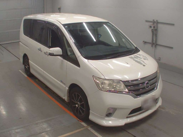 NISSAN SERENA 2013