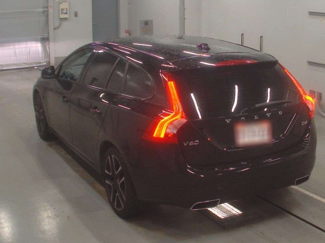 VOLVO V60 2016