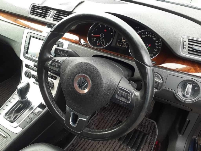 VOLKSWAGEN PASSAT VARIANT 2013