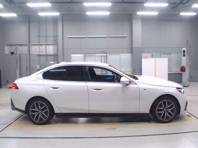 BMW 5 SERIES 2024