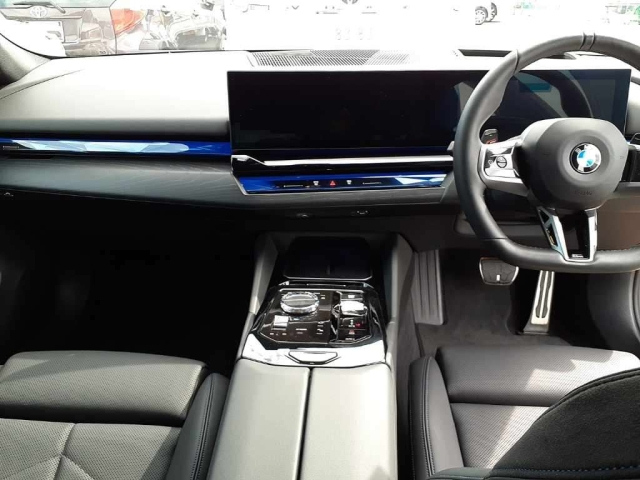 BMW 5 SERIES 2024