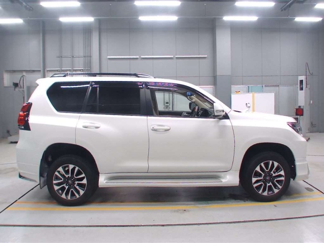 TOYOTA LAND CRUISER PRADO 2022