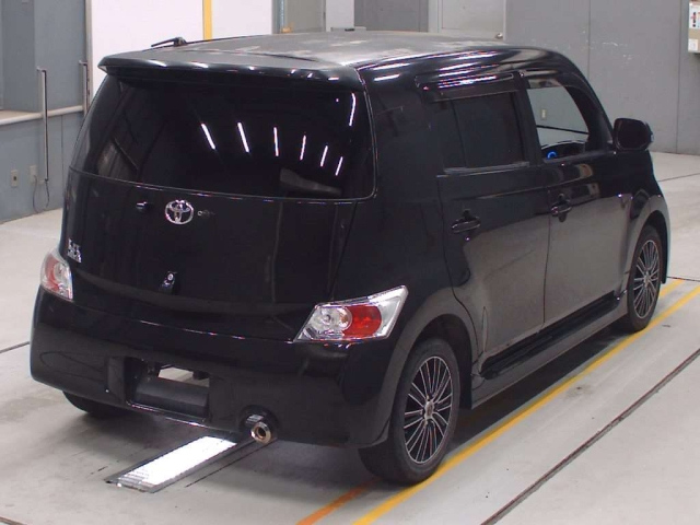 TOYOTA BB 2011