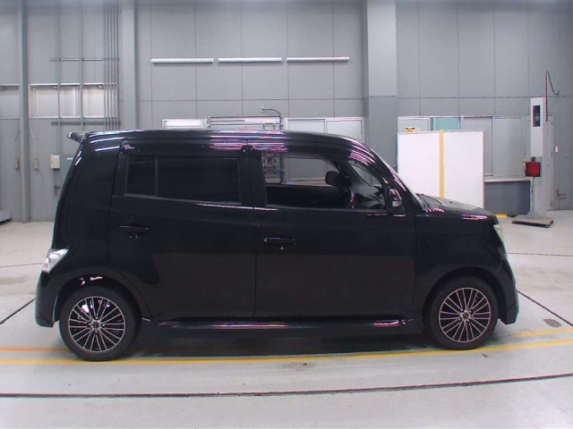 TOYOTA BB 2011