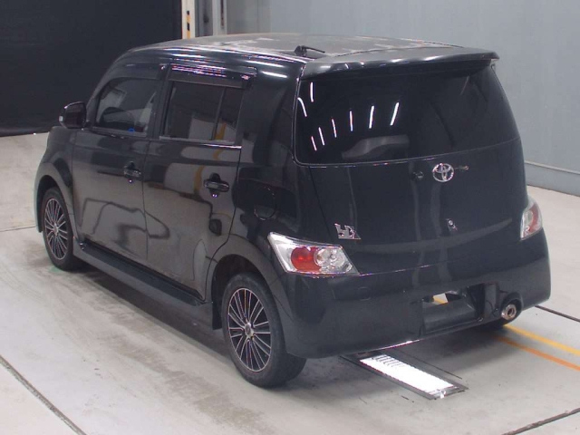 TOYOTA BB 2011