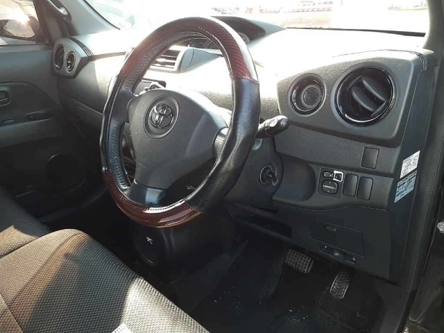 TOYOTA BB 2011