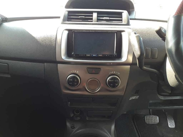 TOYOTA BB 2011