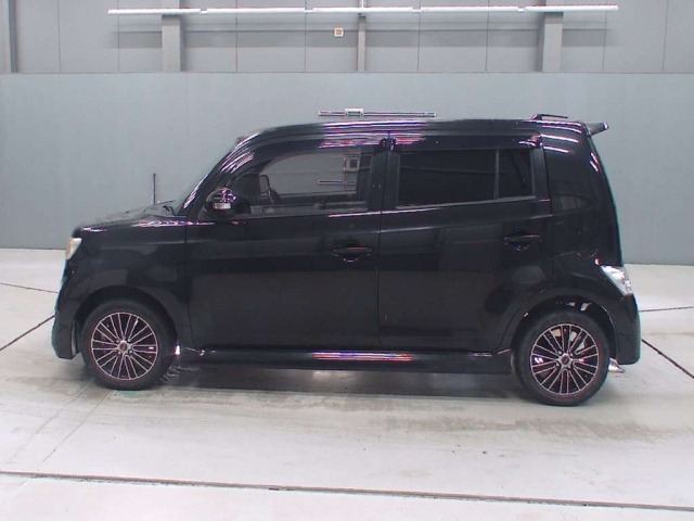 TOYOTA BB 2011