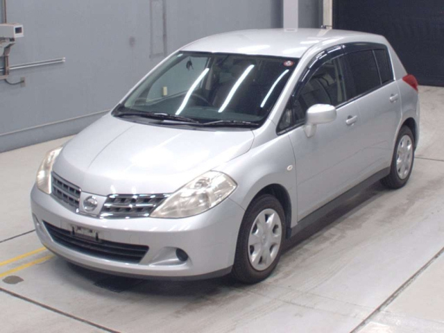 NISSAN TIIDA 2010