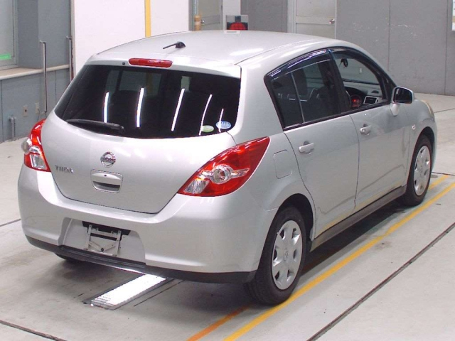 NISSAN TIIDA 2010