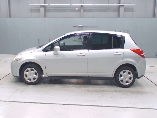 NISSAN TIIDA 2010