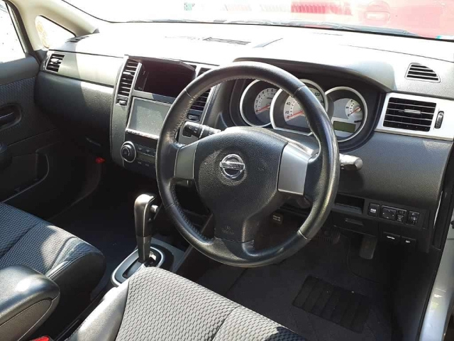 NISSAN TIIDA 2010