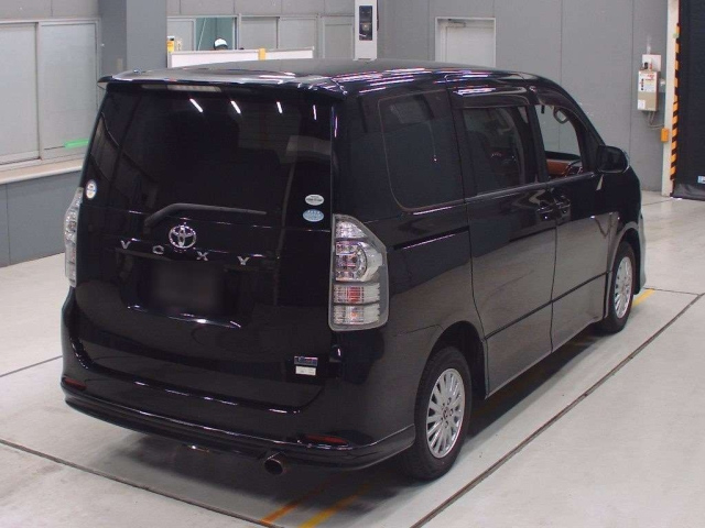 TOYOTA VOXY 2010