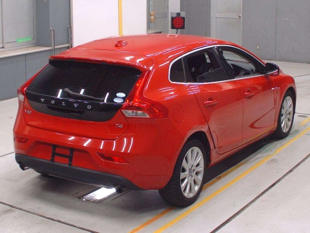 VOLVO V40 2014
