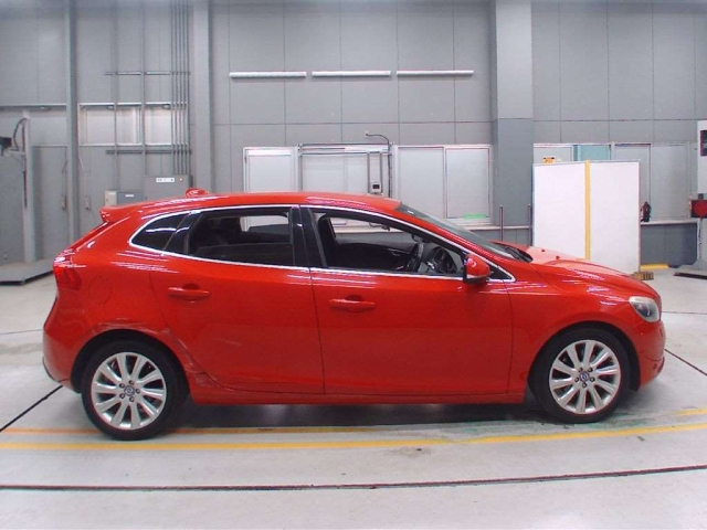 VOLVO V40 2014
