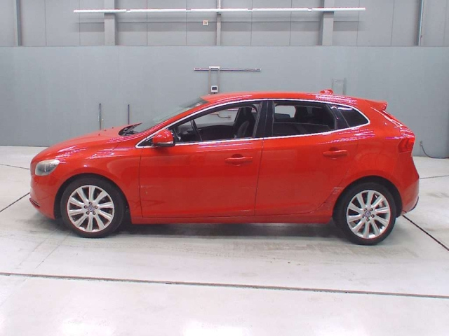 VOLVO V40 2014