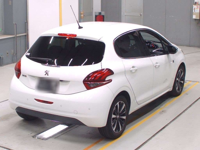 PEUGEOT 208 2018