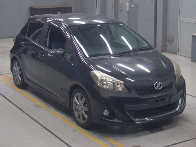 TOYOTA VITZ 2012