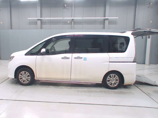 NISSAN SERENA 2014