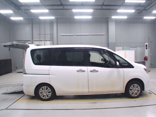 NISSAN SERENA 2014