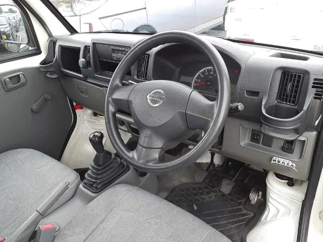 NISSAN CLIPPER TRUCK 2010