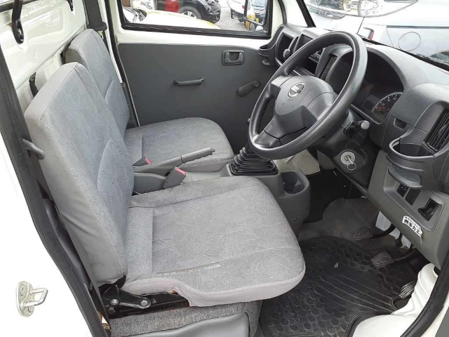 NISSAN CLIPPER TRUCK 2010