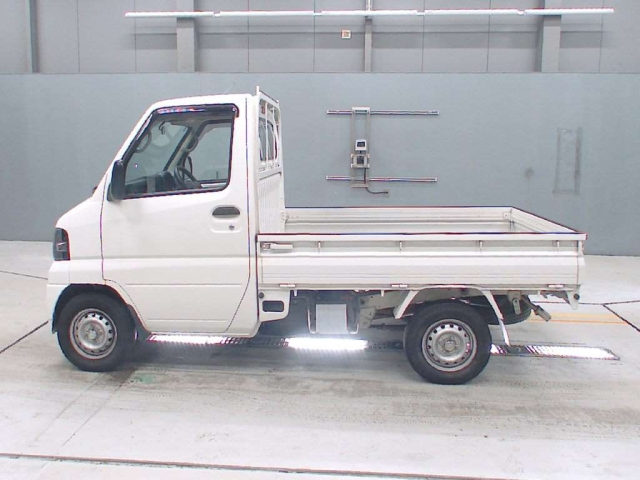 NISSAN CLIPPER TRUCK 2010