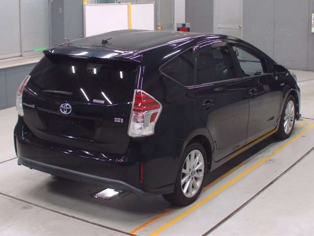 TOYOTA PRIUS ALPHA 2016