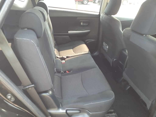 TOYOTA PRIUS ALPHA 2016