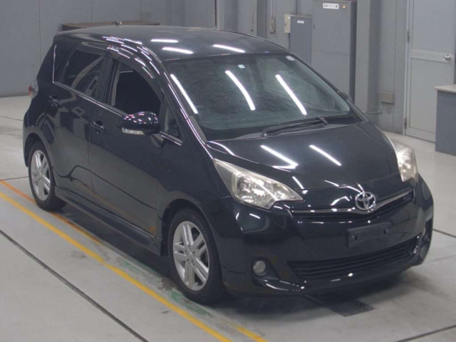 TOYOTA RACTIS 2014
