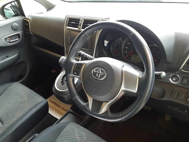 TOYOTA RACTIS 2011
