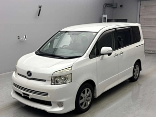 TOYOTA VOXY 2010