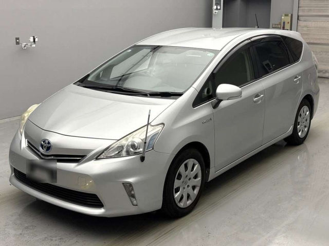 TOYOTA PRIUS ALPHA 2013