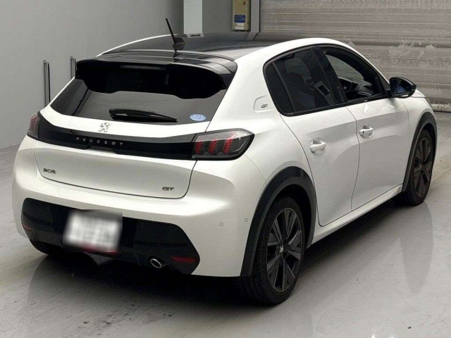 PEUGEOT 208 2021