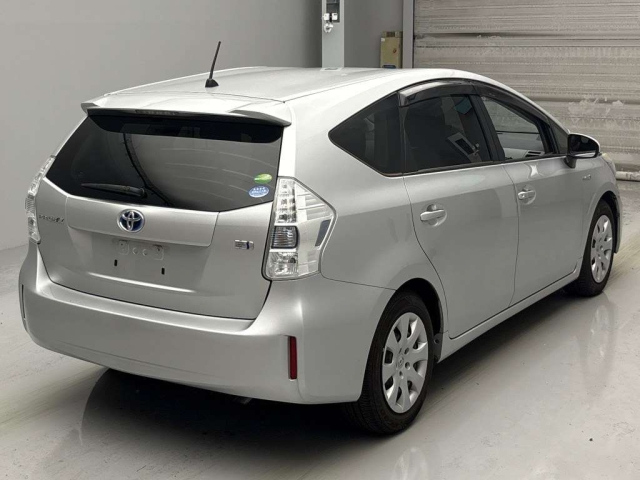TOYOTA PRIUS ALPHA 2013