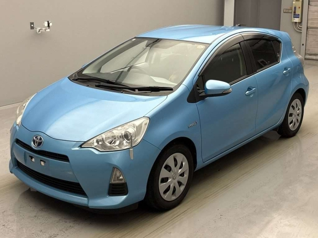 TOYOTA AQUA 2013