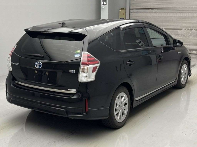TOYOTA PRIUS ALPHA 2016