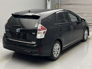 TOYOTA PRIUS ALPHA 2016