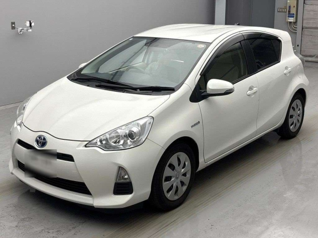 TOYOTA AQUA 2013