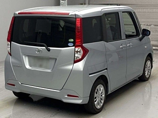 TOYOTA ROOMY 2017
