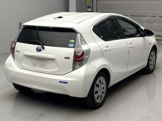 TOYOTA AQUA 2013