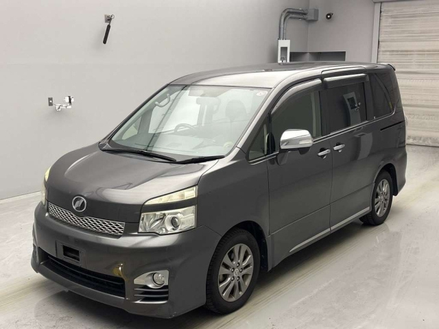 TOYOTA VOXY 2012