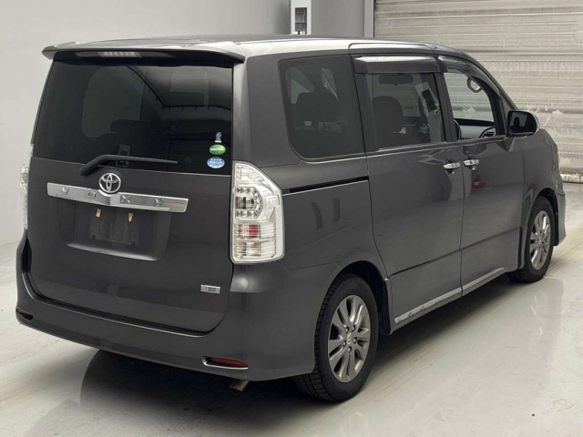 TOYOTA VOXY 2012