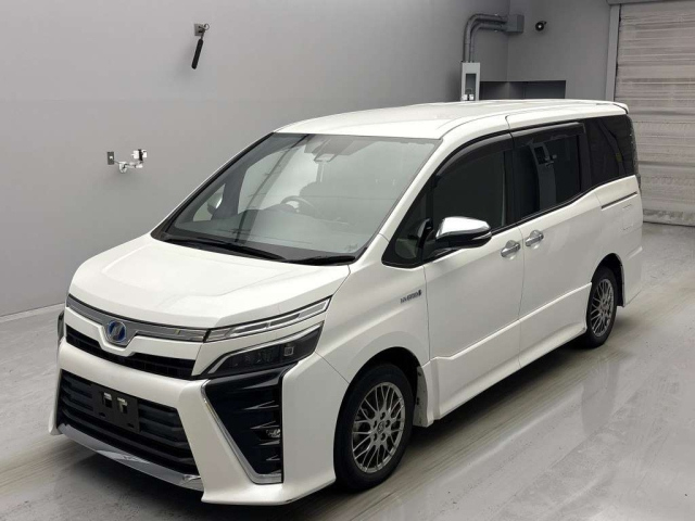 TOYOTA VOXY 2018
