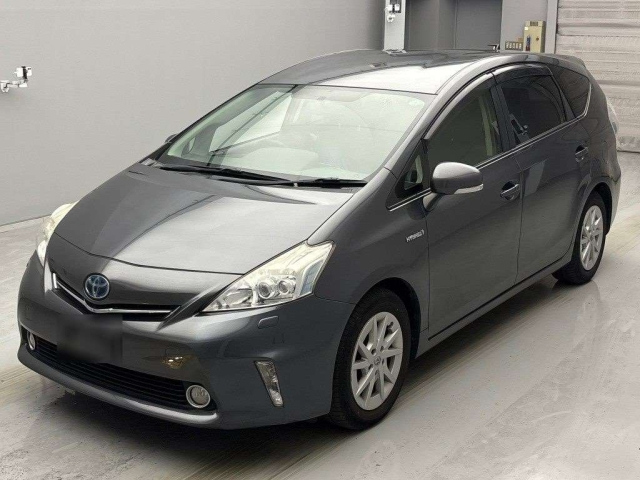 TOYOTA PRIUS ALPHA 2013