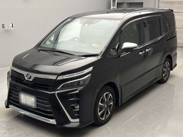 TOYOTA VOXY 2018