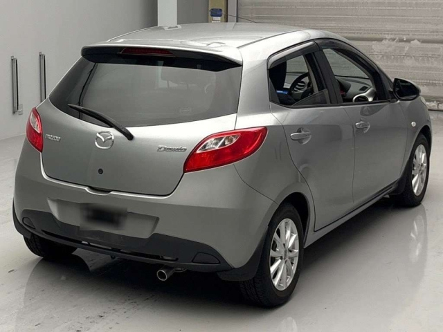 MAZDA DEMIO 2010