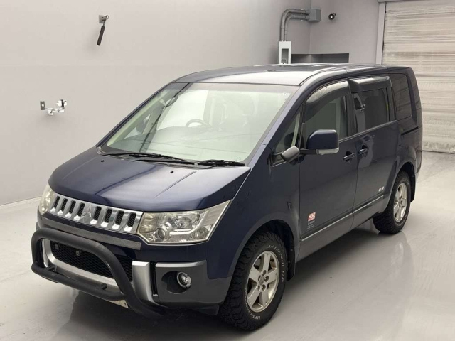 MITSUBISHI DELICA D5 2010